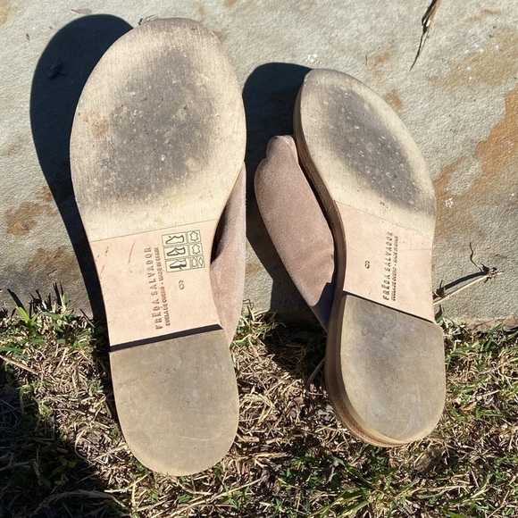 Freda Salvador Cecil slip on sandals flip flop thong style soft cushioned tops 6 - Picture 8 of 9